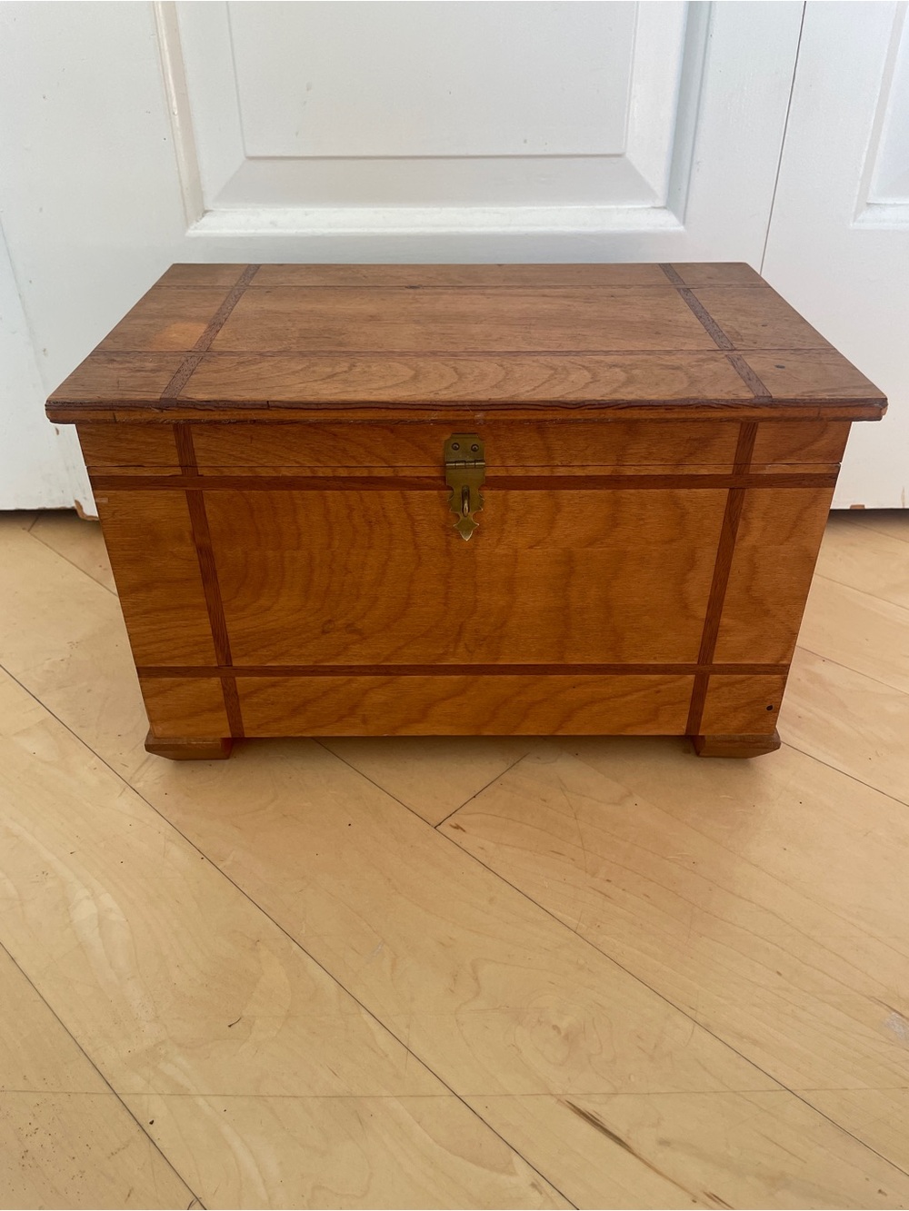 Vintage Small Table Top Chest Trunk Wooden Box With Inlay Trim